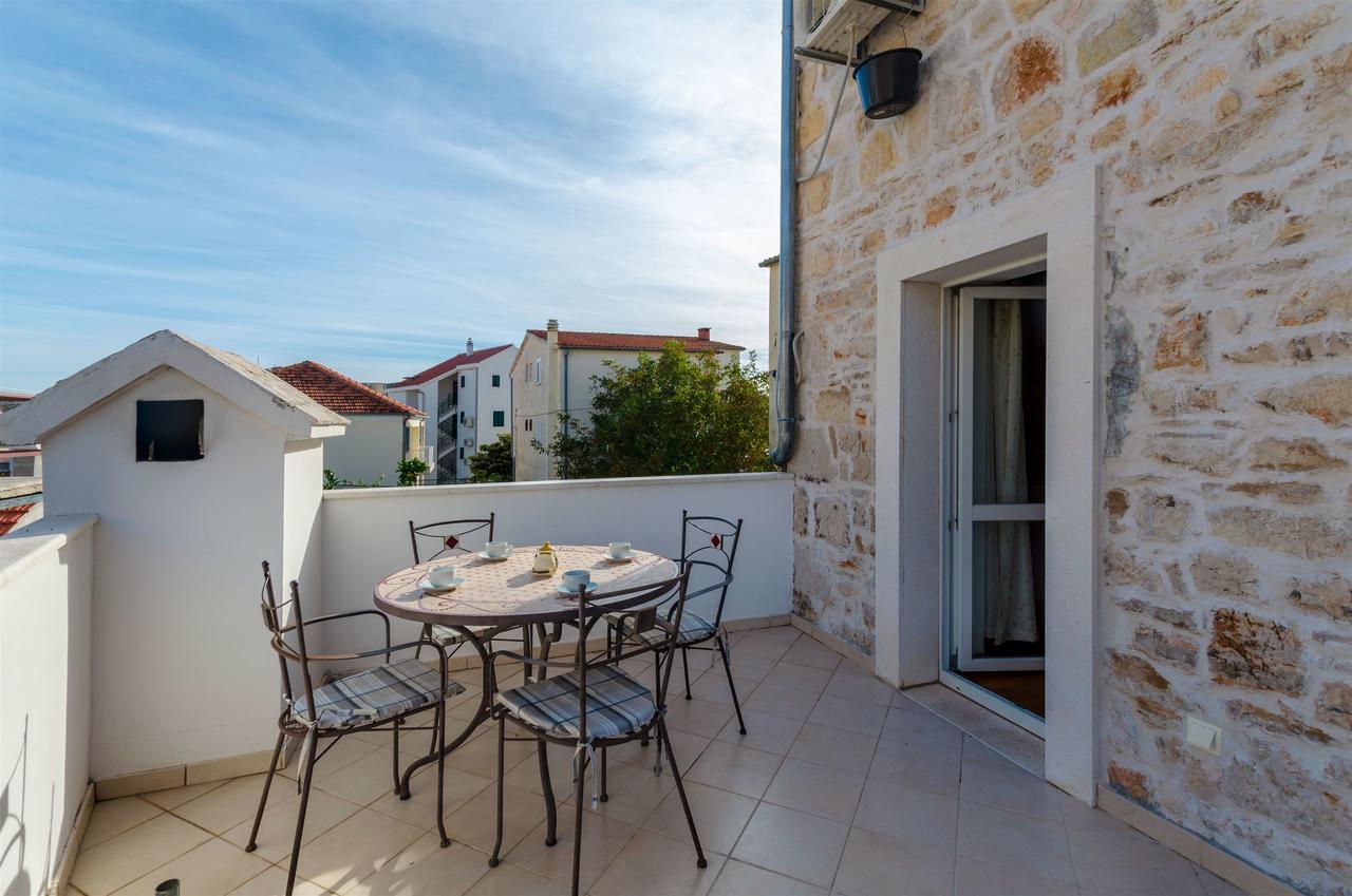 Apartments Renata Primosten Exterior photo