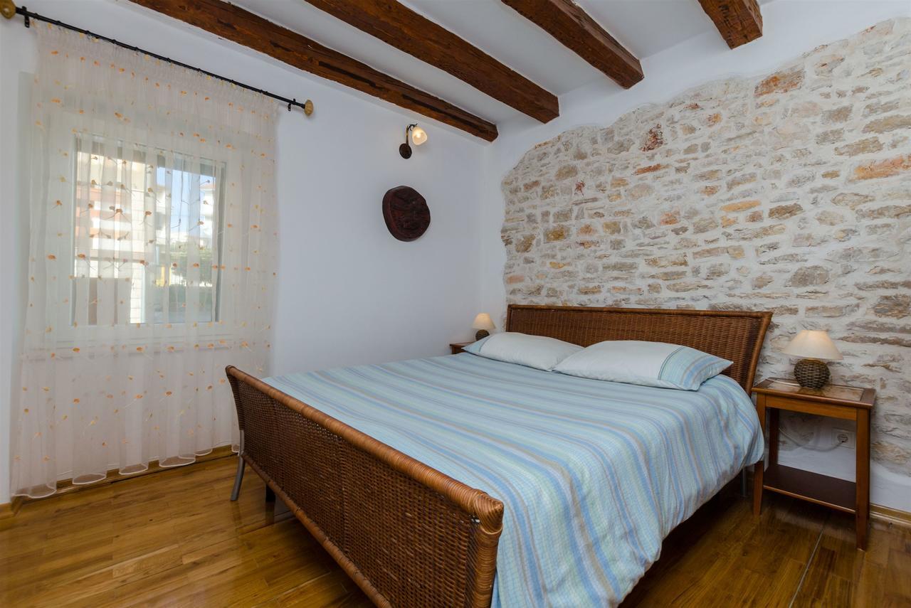 Apartments Renata Primosten Exterior photo